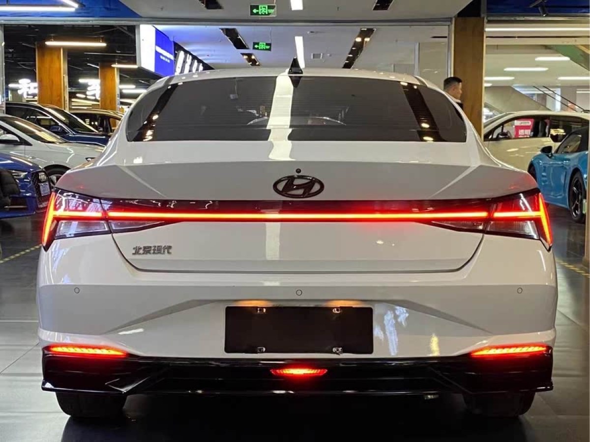現(xiàn)代 伊蘭特  2021款 1.5L LUX尊貴版圖片