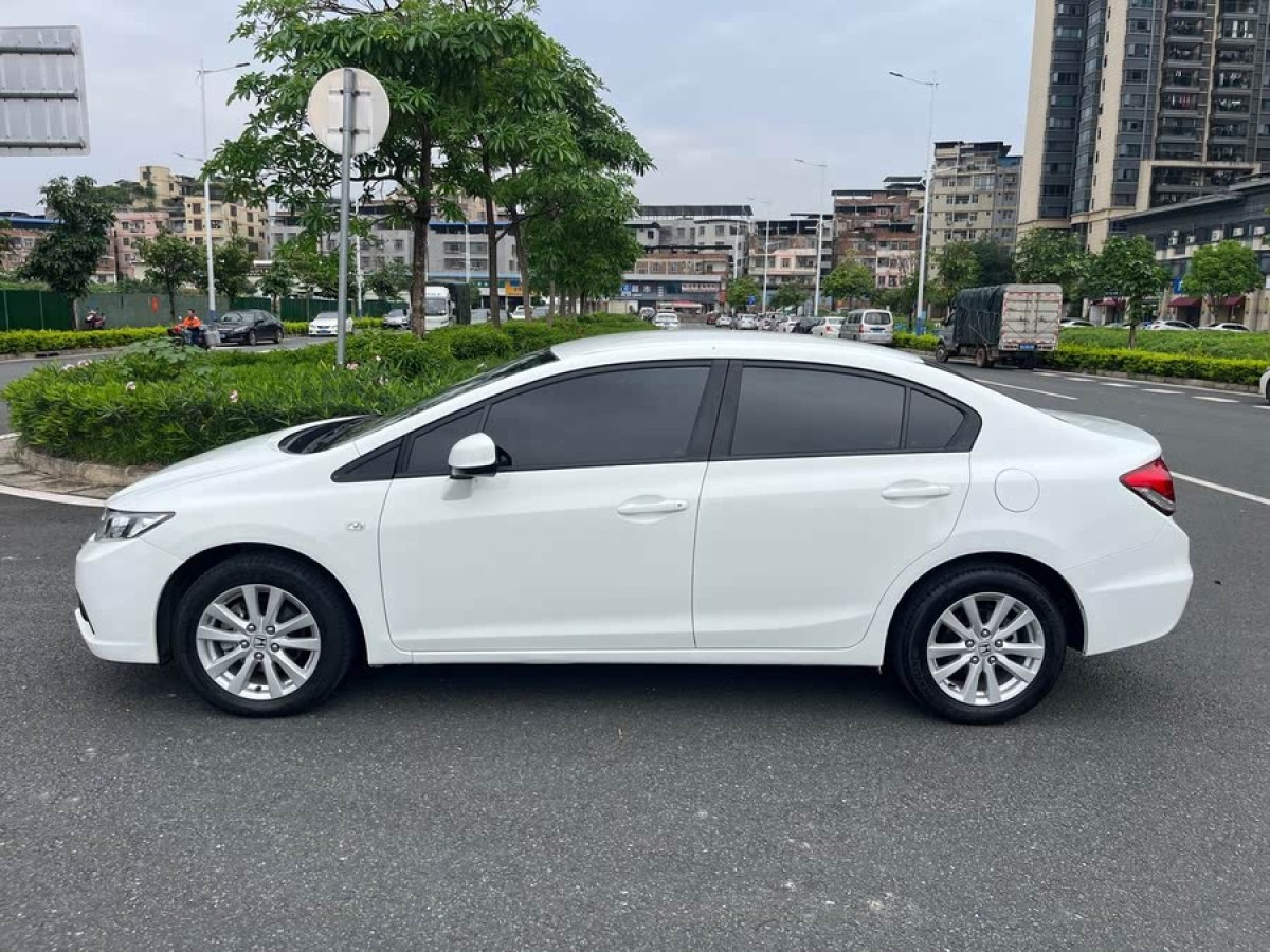 本田 思域  2014款 1.8L 自動經(jīng)典版圖片