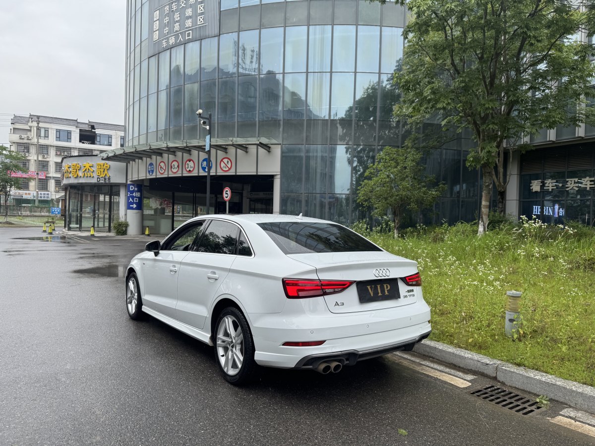 奧迪 奧迪A3  2018款 30周年年型 Limousine 35 TFSI 時(shí)尚型圖片