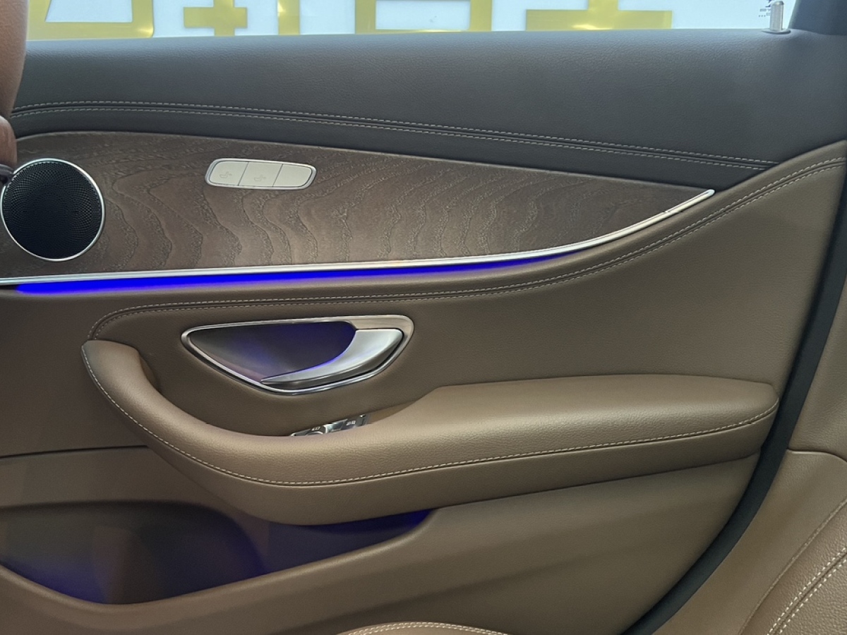奔驰 奔驰E级新能源  2023款 E 350 e L 插电式混合动力轿车图片