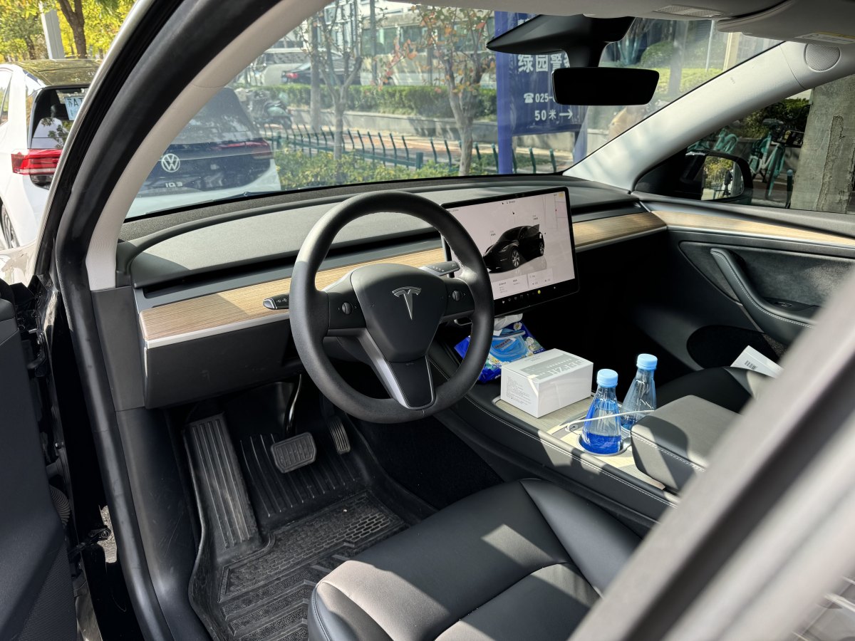 特斯拉 Model Y  2022款 后輪驅(qū)動版圖片