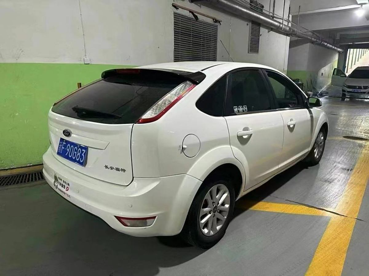 福特 ?？怂? 2013款 兩廂經典 1.8L 自動基本型圖片