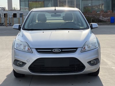 2013年12月 福特 ?？怂?三廂經(jīng)典 1.8L 自動基本型圖片