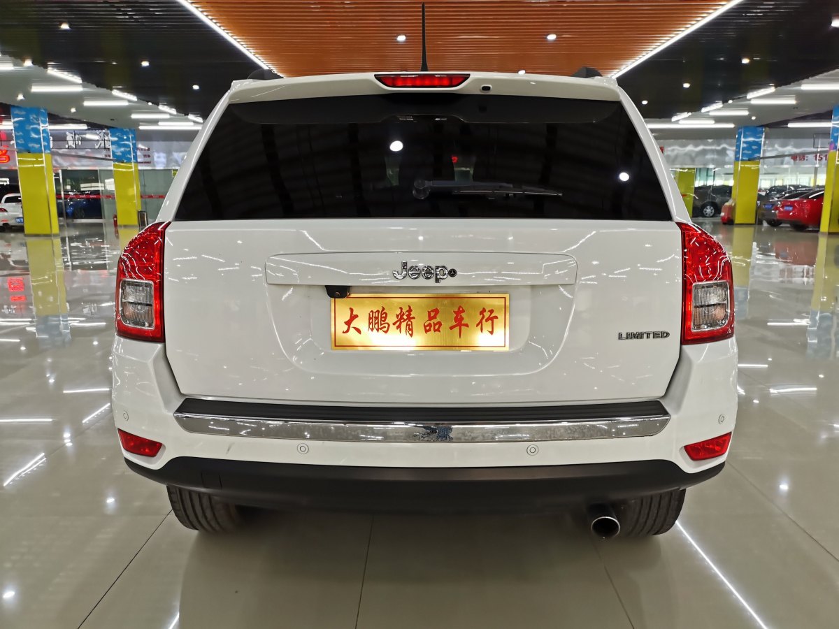 2015年10月Jeep 指南者  2014款 2.4L 四驅(qū)運(yùn)動(dòng)版