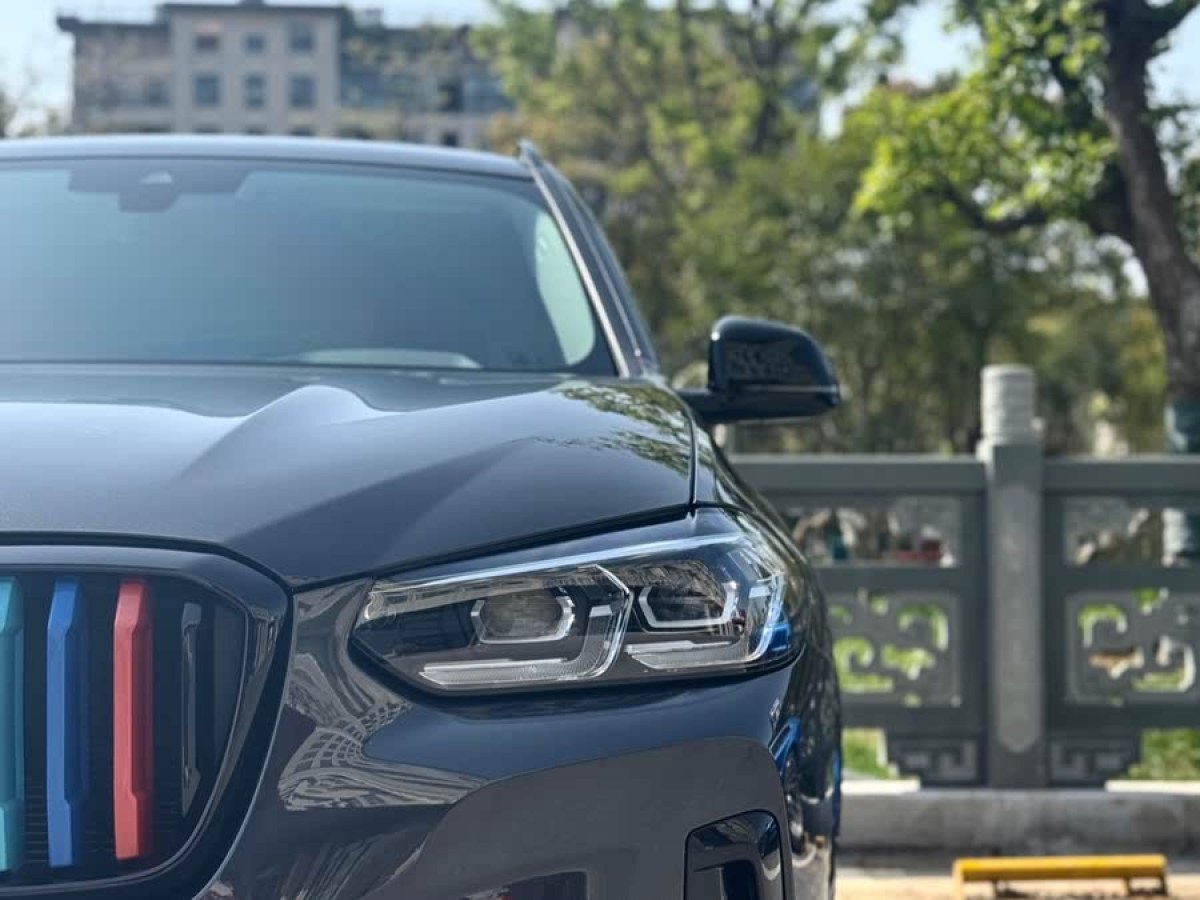 寶馬 寶馬X3  2022款 xDrive30i 領(lǐng)先型 M曜夜套裝圖片