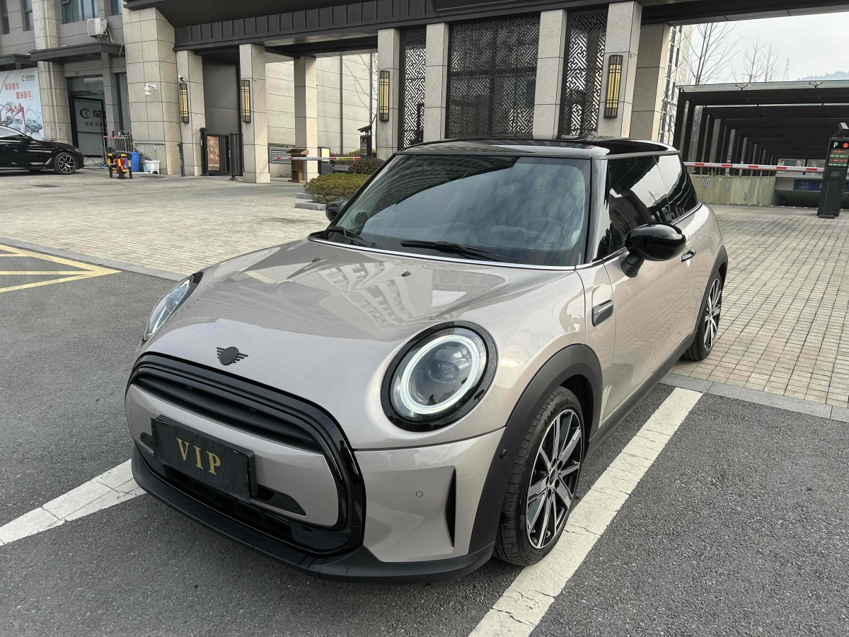 MINI MINI  2022款 改款 1.5T COOPER 藝術(shù)家圖片