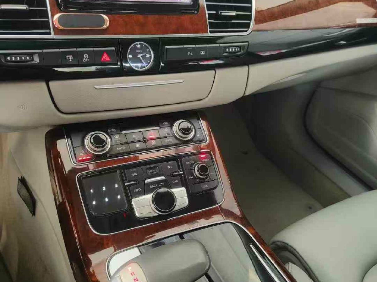 奧迪 奧迪A8  2011款 A8L W12 6.3 FSI quattro圖片