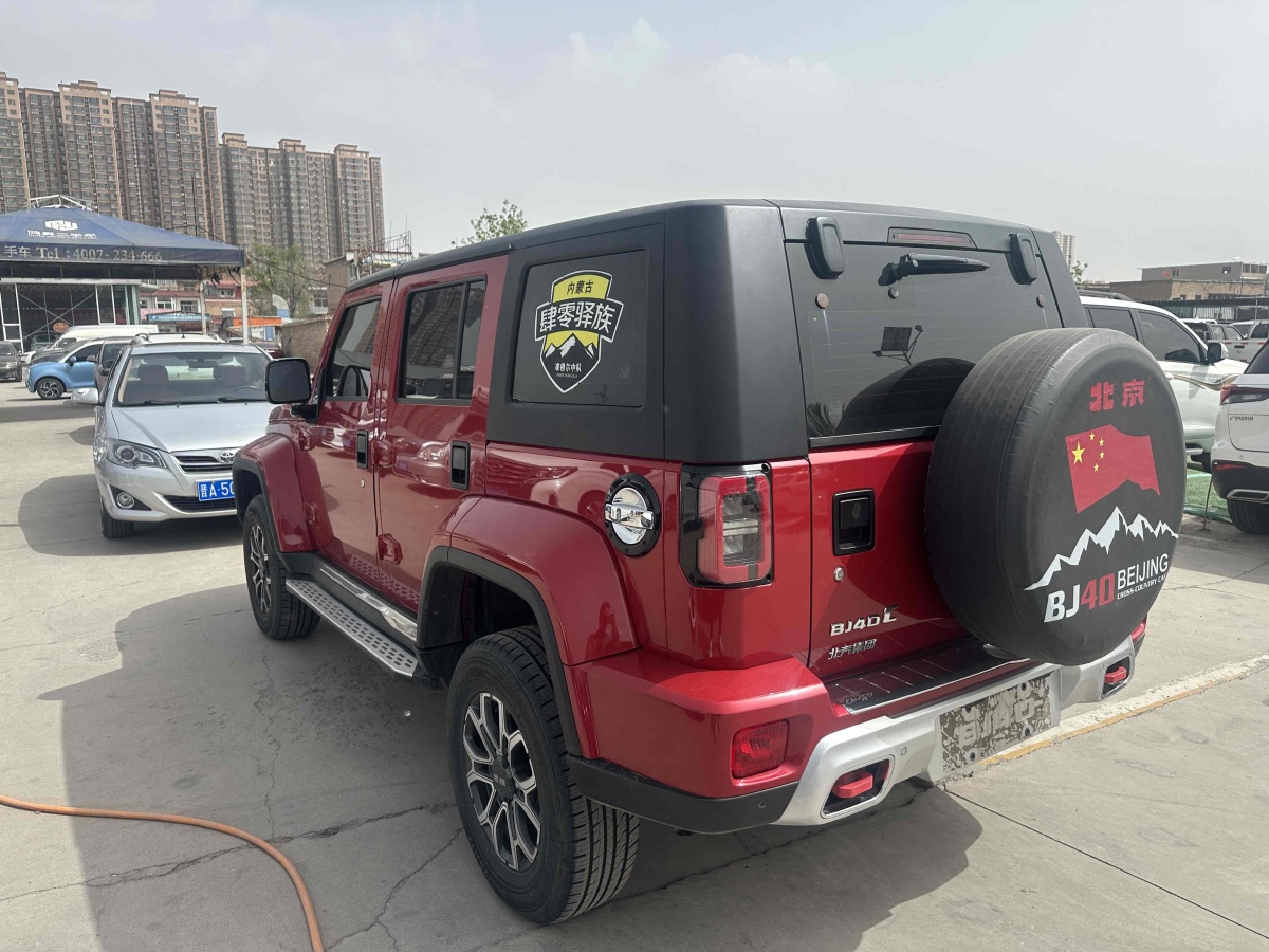 北京 BJ40  2020款 2.0T 自動四驅(qū)城市獵人版?zhèn)b客型圖片