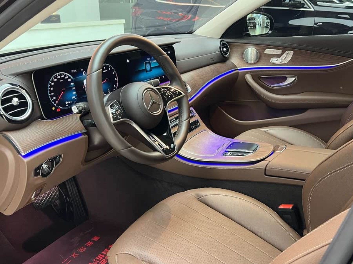 奔馳 奔馳E級  2022款 改款三 E 300 L 豪華型圖片