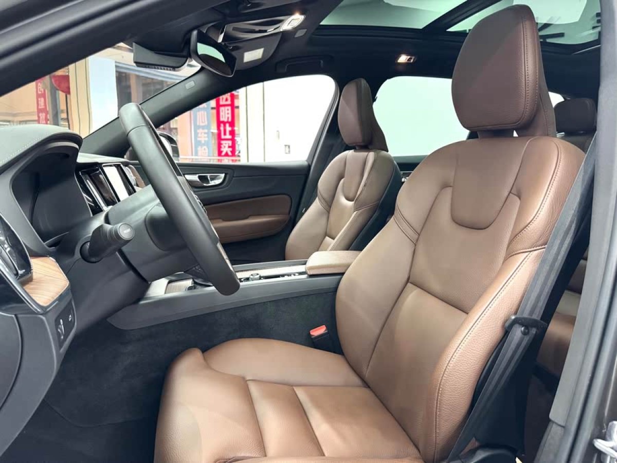 沃爾沃 XC60  2021款 T5 四驅(qū)智遠(yuǎn)豪華版圖片