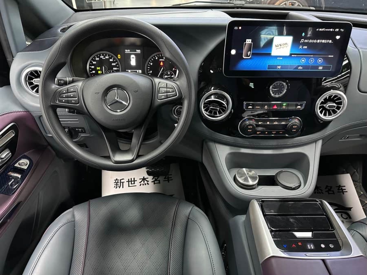 奔馳 威霆  2021款 2.0T 商務(wù)版 7座圖片