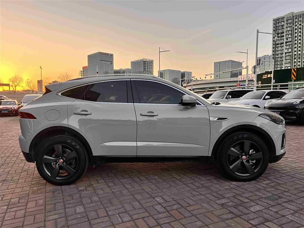 捷豹 E-PACE  2024款 進(jìn)取運(yùn)動(dòng)版 R-DYNAMIC S圖片