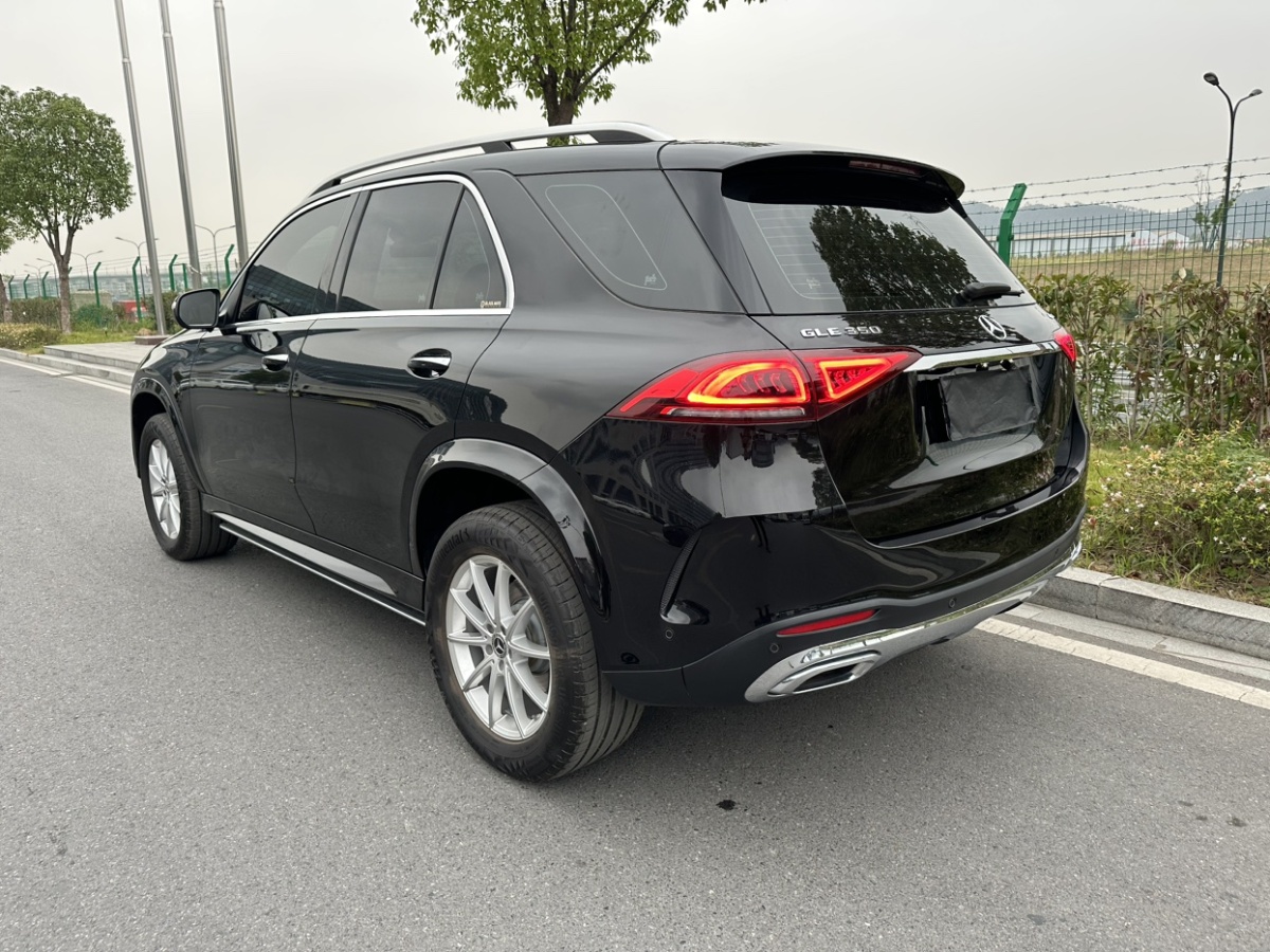 奔馳 奔馳GLE  2021款 GLE 350 4MATIC 時(shí)尚型圖片