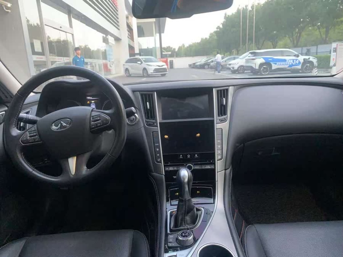 英菲尼迪 Q50L  2016款 2.0T 悅享版圖片