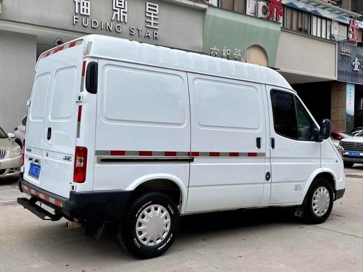 江鈴 特順  2020款 2.8T商務(wù)型長(zhǎng)軸中頂9座國(guó)V JX493圖片