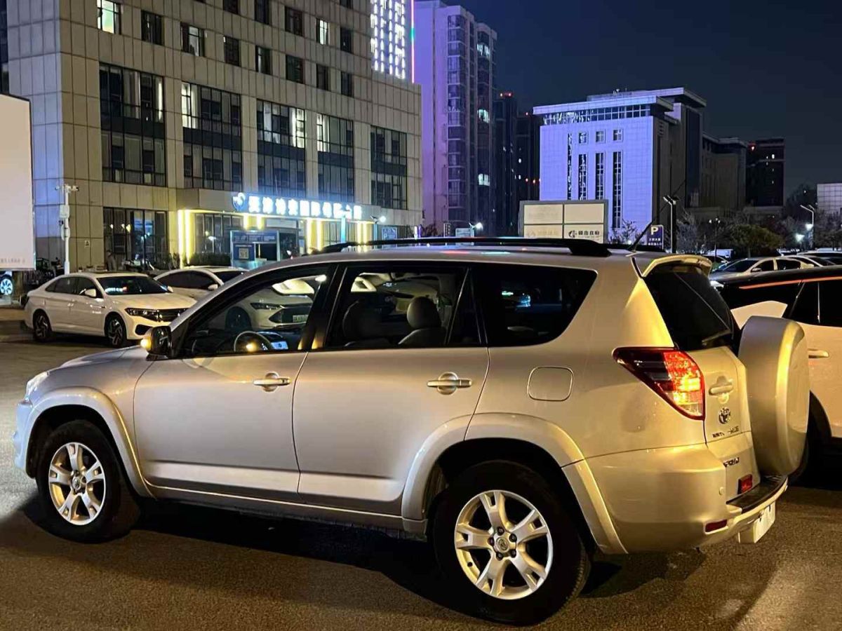 豐田 RAV4榮放  2012款 炫裝版 2.0L 手動四驅(qū)圖片
