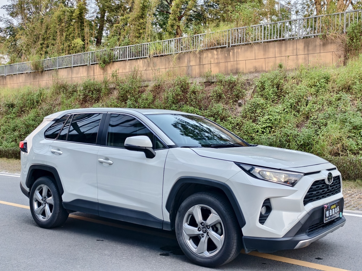 2020年11月豐田 RAV4  2018款 榮放 2.0L CVT兩驅(qū)風(fēng)尚版