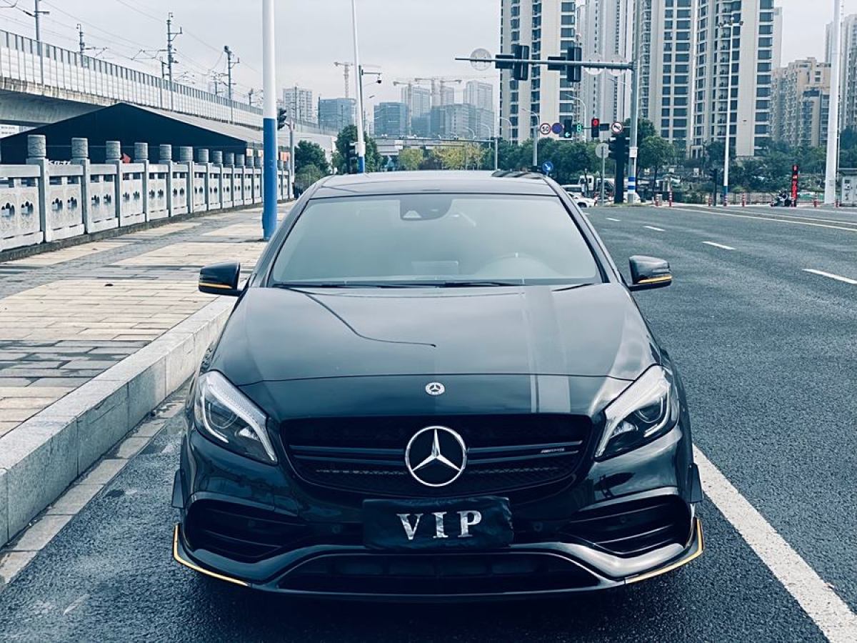 奔馳 奔馳A級AMG  2017款 AMG A 45 4MATIC 暗夜雷霆限量版圖片