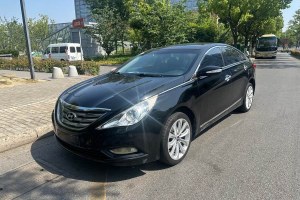 索納塔 現(xiàn)代 2.4L 自動(dòng)頂級(jí)版