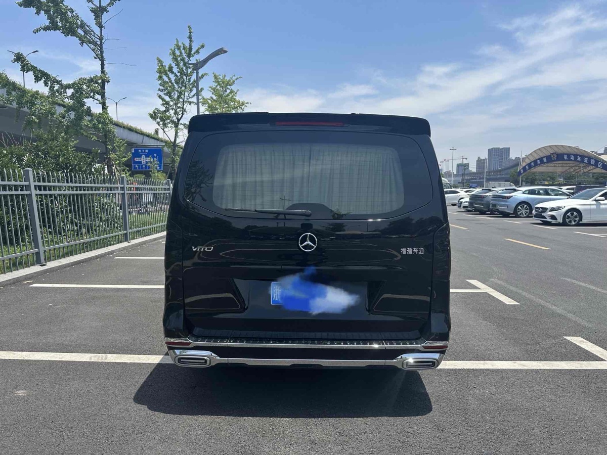 奔馳 威霆  2023款 2.0T 精英版 7座圖片