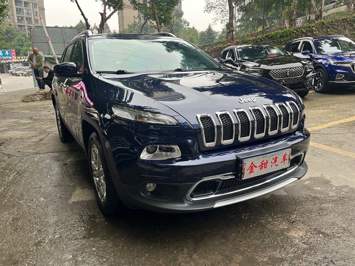 Jeep 自由光  2016款 2.4L 優(yōu)越版圖片