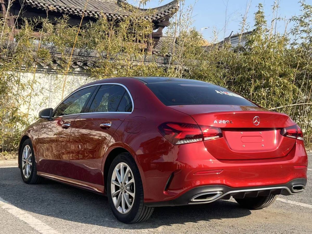 奔馳 奔馳A級  2019款  A 220 L 4MATIC 運動轎車圖片