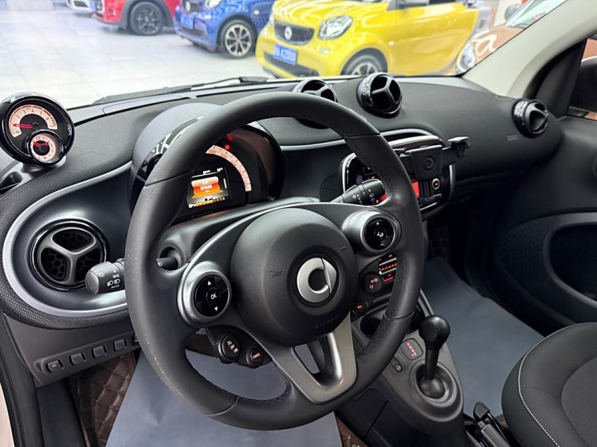 smart fortwo  2018款 1.0L 52千瓦耀金特別版圖片