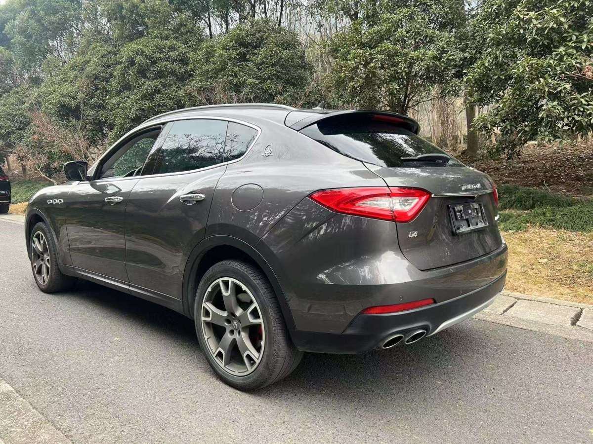 瑪莎拉蒂 Levante  2019款  3.0T 350Hp 標(biāo)準(zhǔn)版圖片