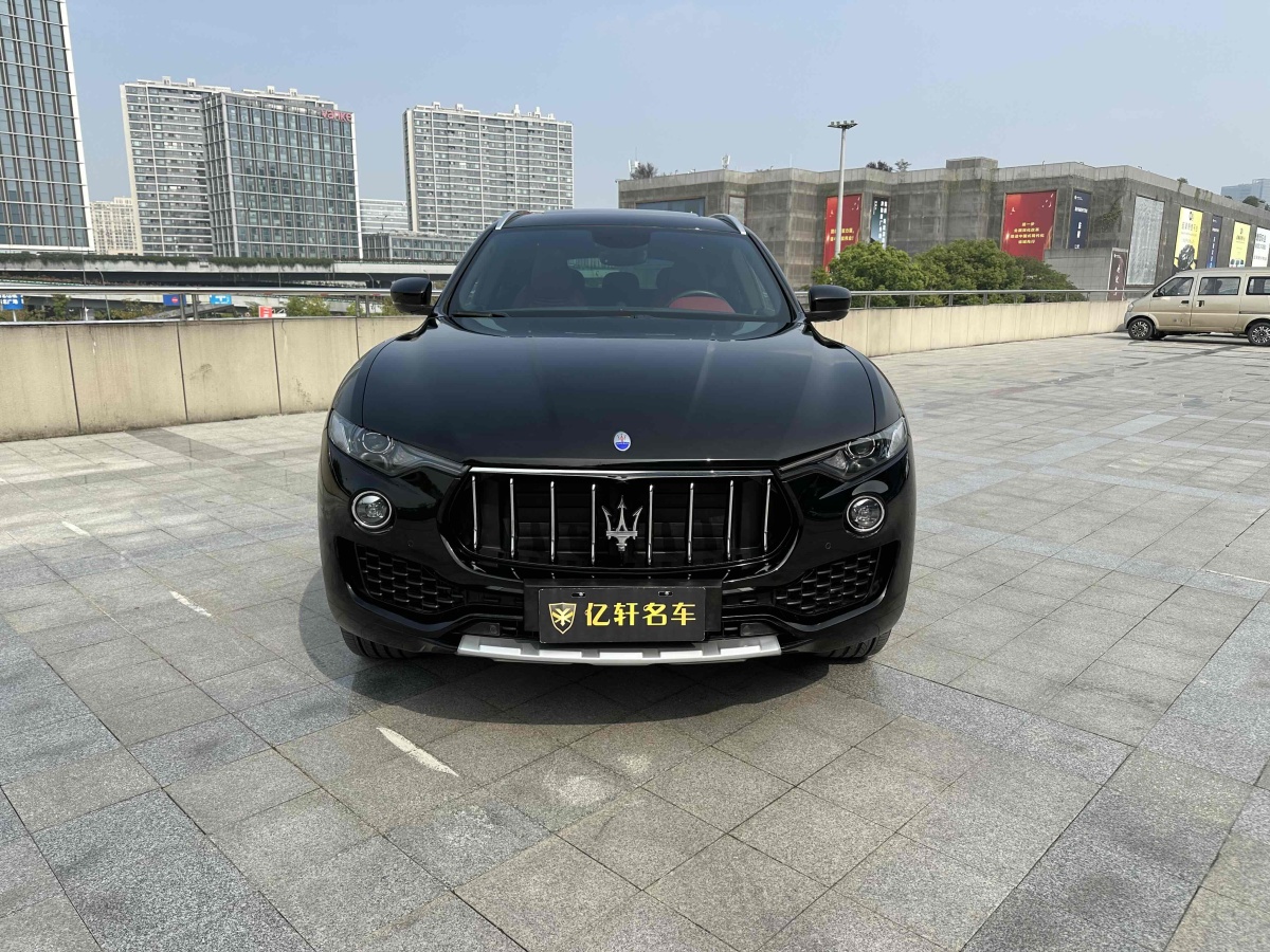 瑪莎拉蒂 Levante  2018款 3.0T 350Hp 標(biāo)準(zhǔn)版圖片