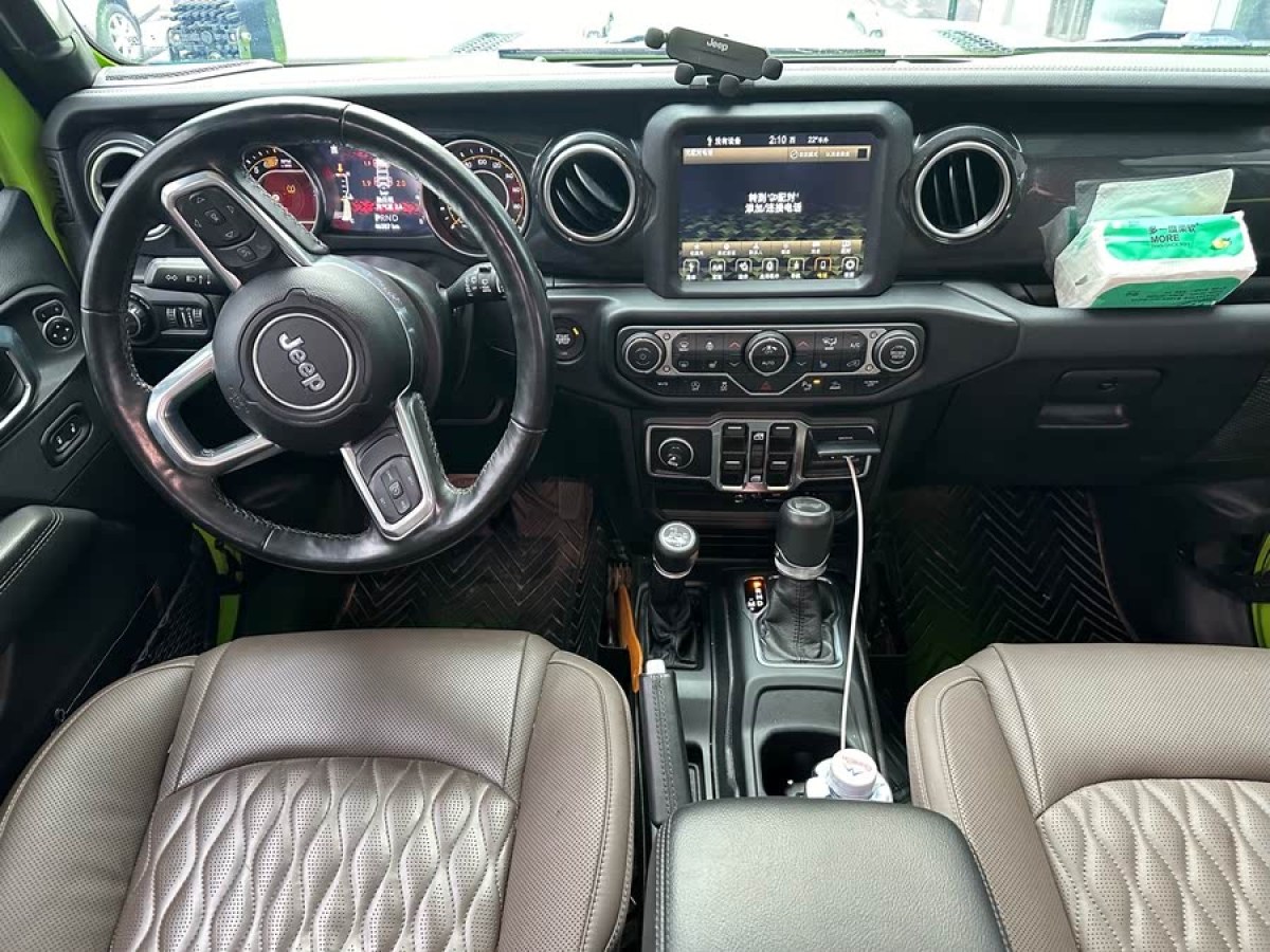 Jeep 牧馬人  2022款 2.0T 高地 阿拉斯加極光綠特別版圖片