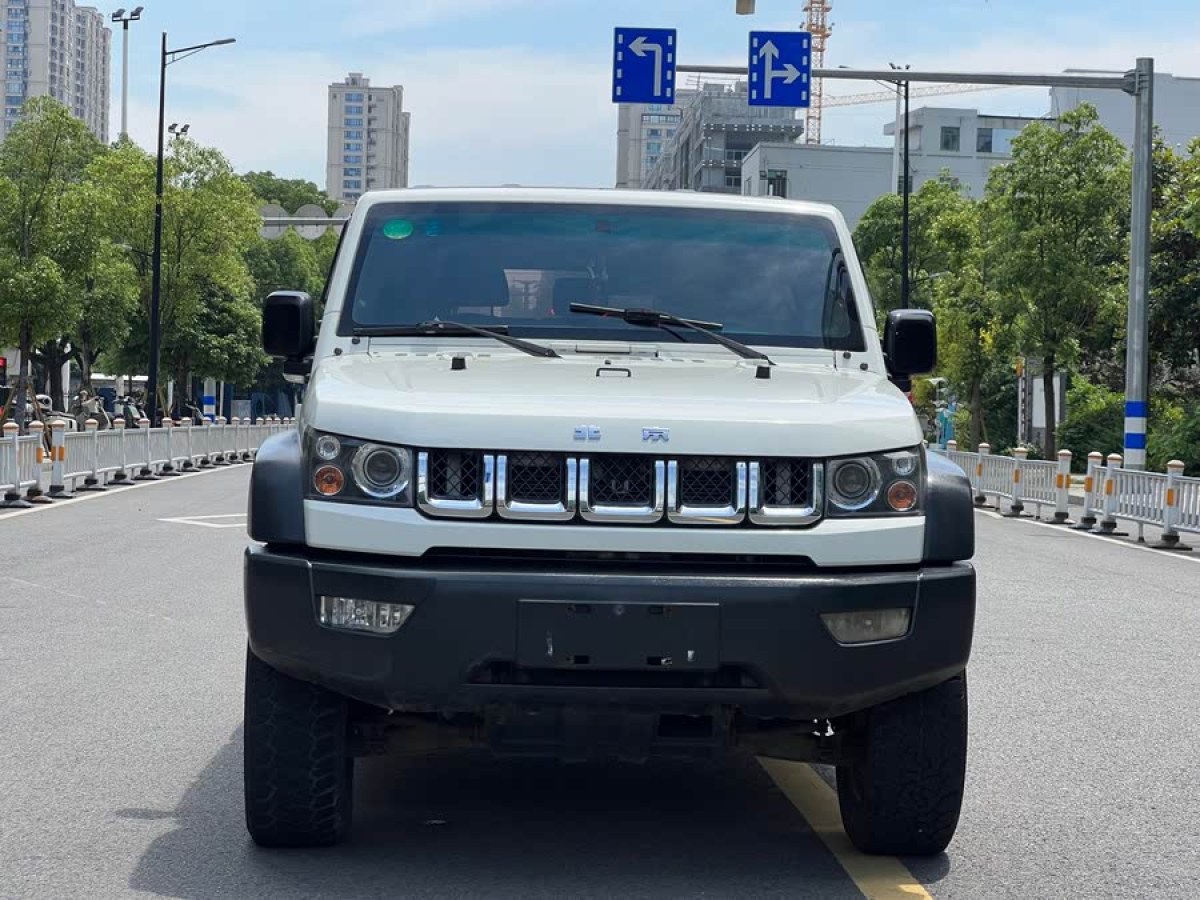 北京 BJ40  2017款 40L 2.3T 自動四驅(qū)環(huán)塔冠軍版圖片