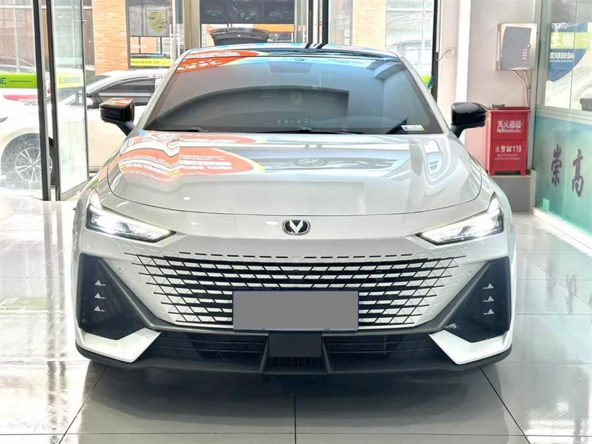 長(zhǎng)安 長(zhǎng)安UNI-V  2022款 1.5T 尊貴型圖片