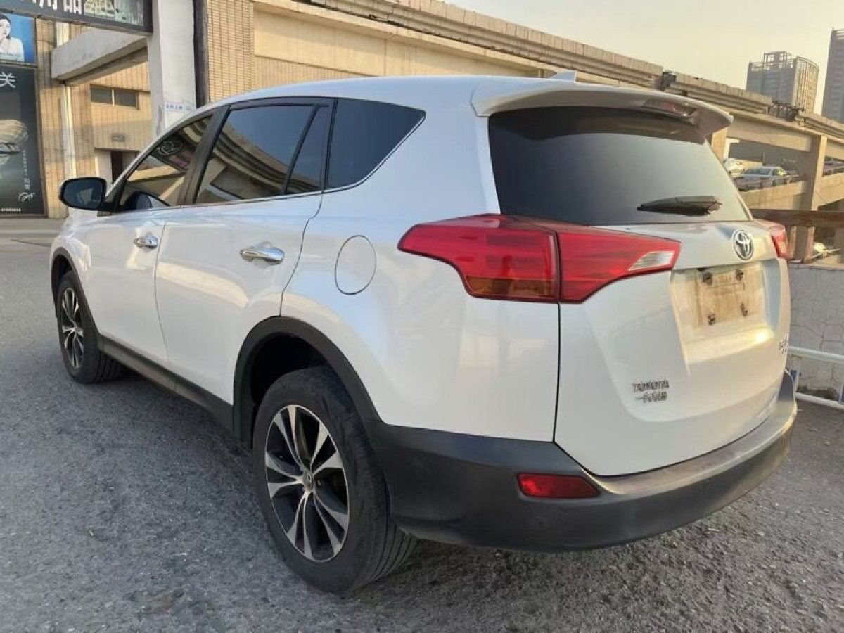 豐田 RAV4榮放  2015款 2.5L 自動四驅(qū)豪華版圖片