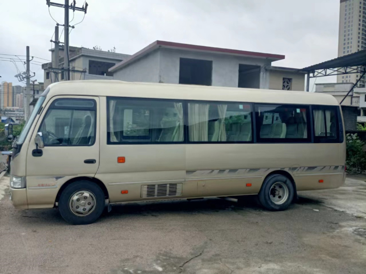 2019年6月江铃 国五19座江铃晶马6705营运车