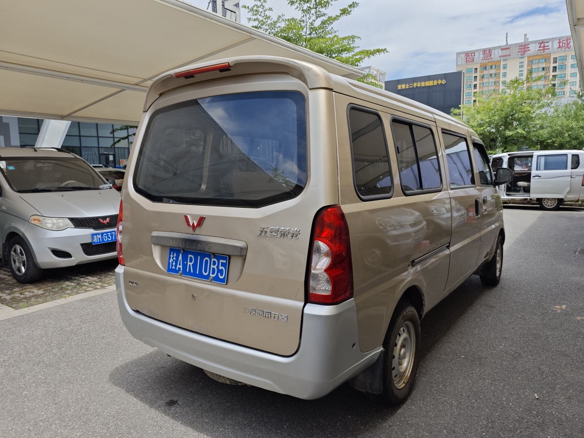 2017年8月五菱 五菱榮光  2017款 1.5L加長(zhǎng)基本型