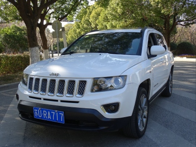 2013年9月 Jeep 指南者(進(jìn)口) 2.0L 兩驅(qū)炫黑豪華版圖片