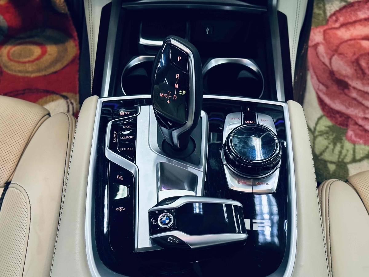 宝马 宝马7系  2018款 M760Li xDrive 卓越奢华版图片