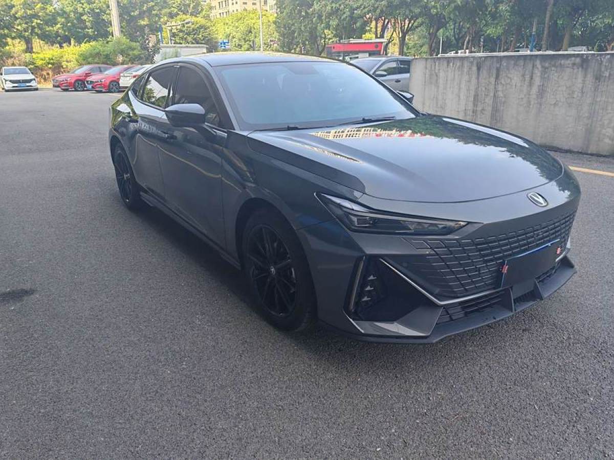 長(zhǎng)安 長(zhǎng)安UNI-V  2022款 1.5T 尊貴型圖片