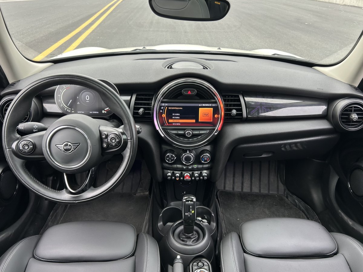 MINI MINI  2021款 1.5T COOPER 經(jīng)典派 五門版圖片