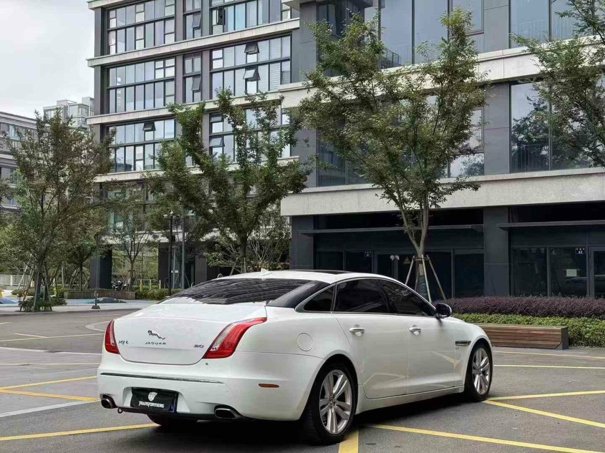 捷豹 XE  2015款 2.0T 240PS R-Sport圖片