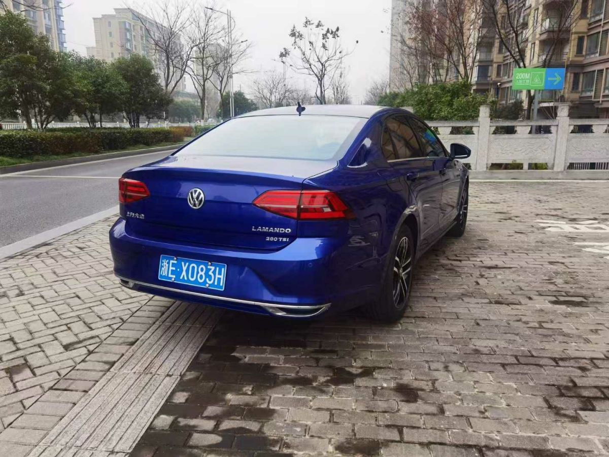 大眾 凌渡  2019款 230TSI 手動(dòng)風(fēng)尚版圖片