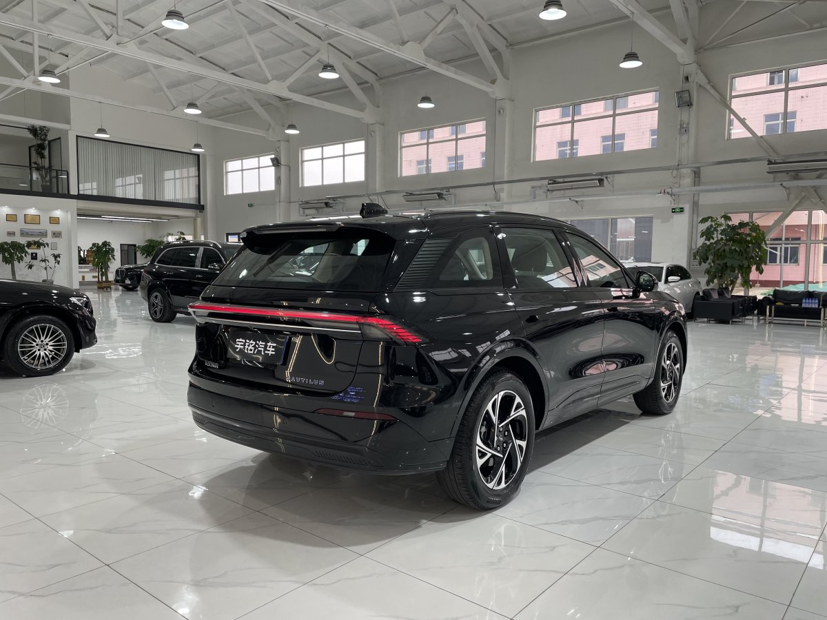 林肯 航海家  2025款 2.0T 四驅(qū)尊?；靹?dòng)版圖片