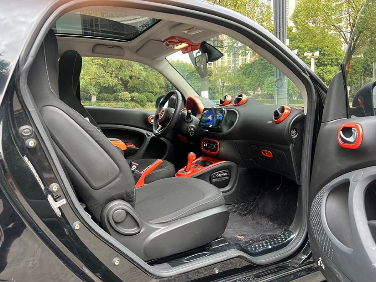 smart fortwo  2019款 0.9T 66千瓦硬頂動擎版 國VI圖片