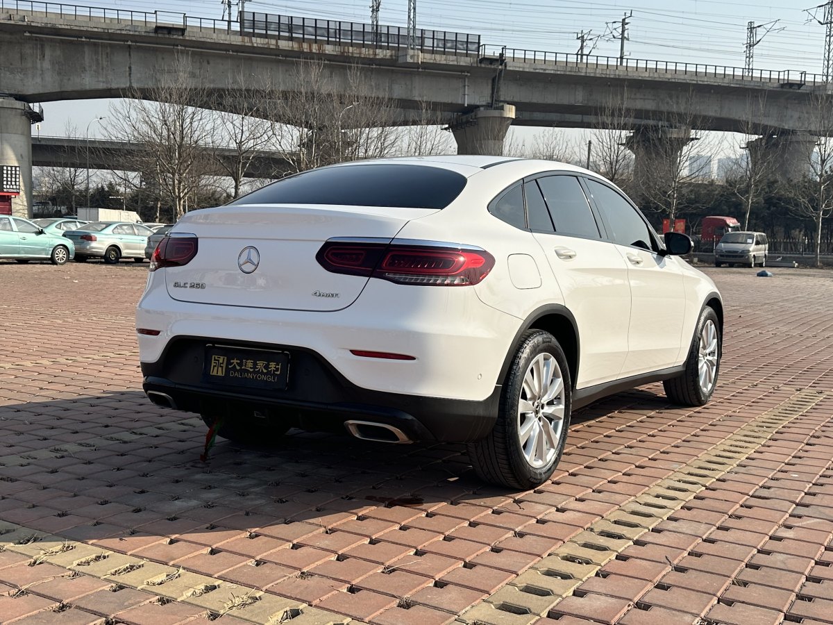 奔馳 奔馳GLC  2022款 改款 GLC 260 4MATIC 轎跑SUV圖片