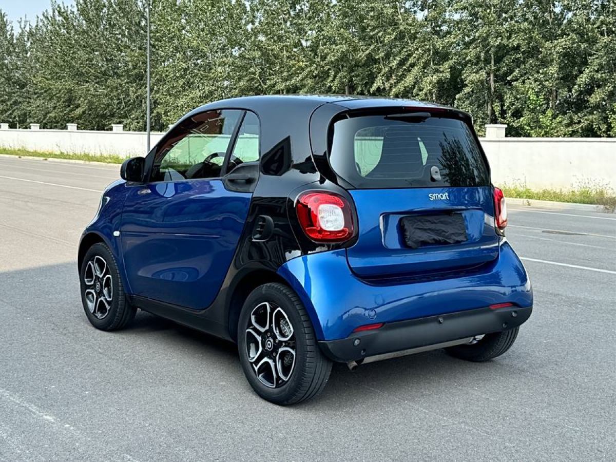 2019年11月smart fortwo  2019款 0.9T 66千瓦硬頂動擎版 國VI