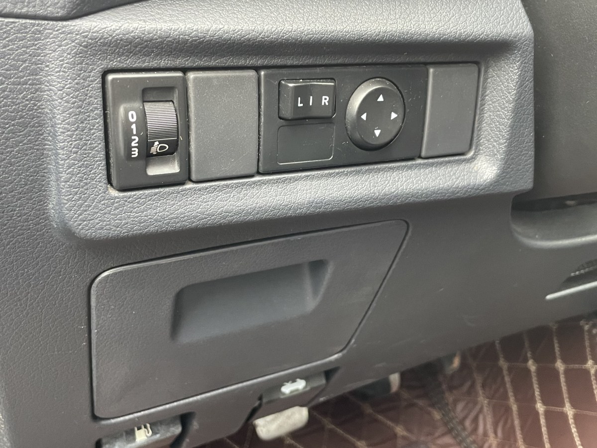 五十铃 瑞迈  2018款 2.8T经典版两驱豪华款加长货厢JE493ZLQ5F图片