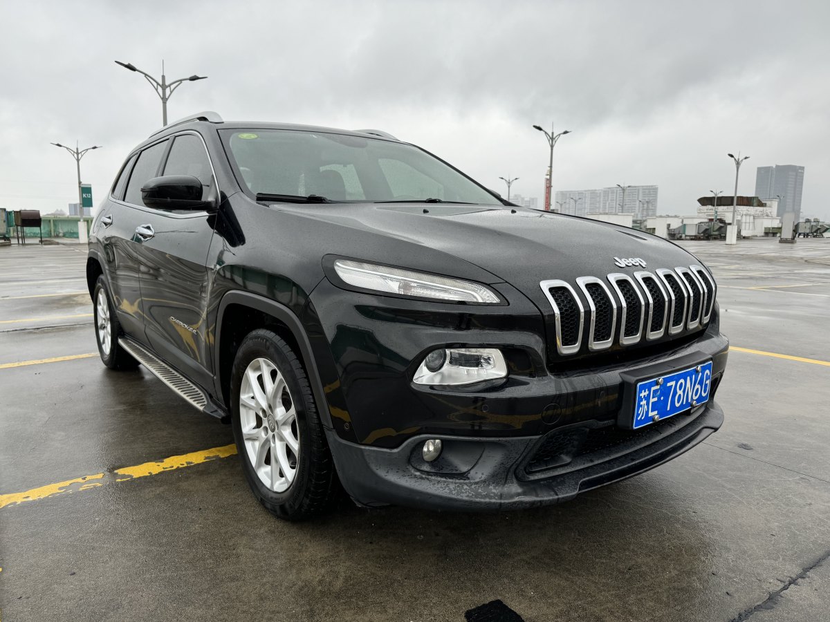 Jeep 自由光  2016款 2.0L 優(yōu)越版圖片