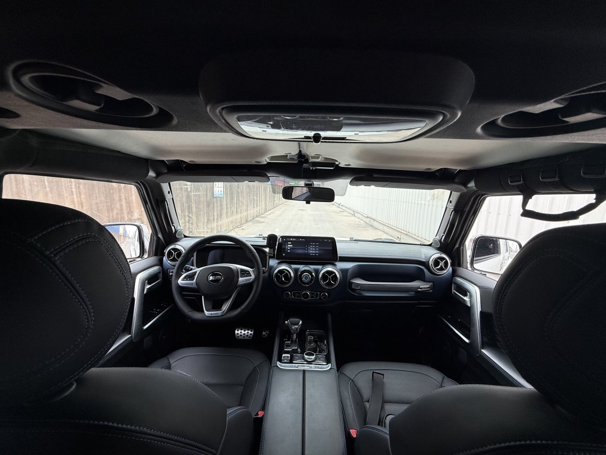 北京 BJ40  2019款  2.0T 自動(dòng)四驅(qū)城市獵人版尊享型圖片