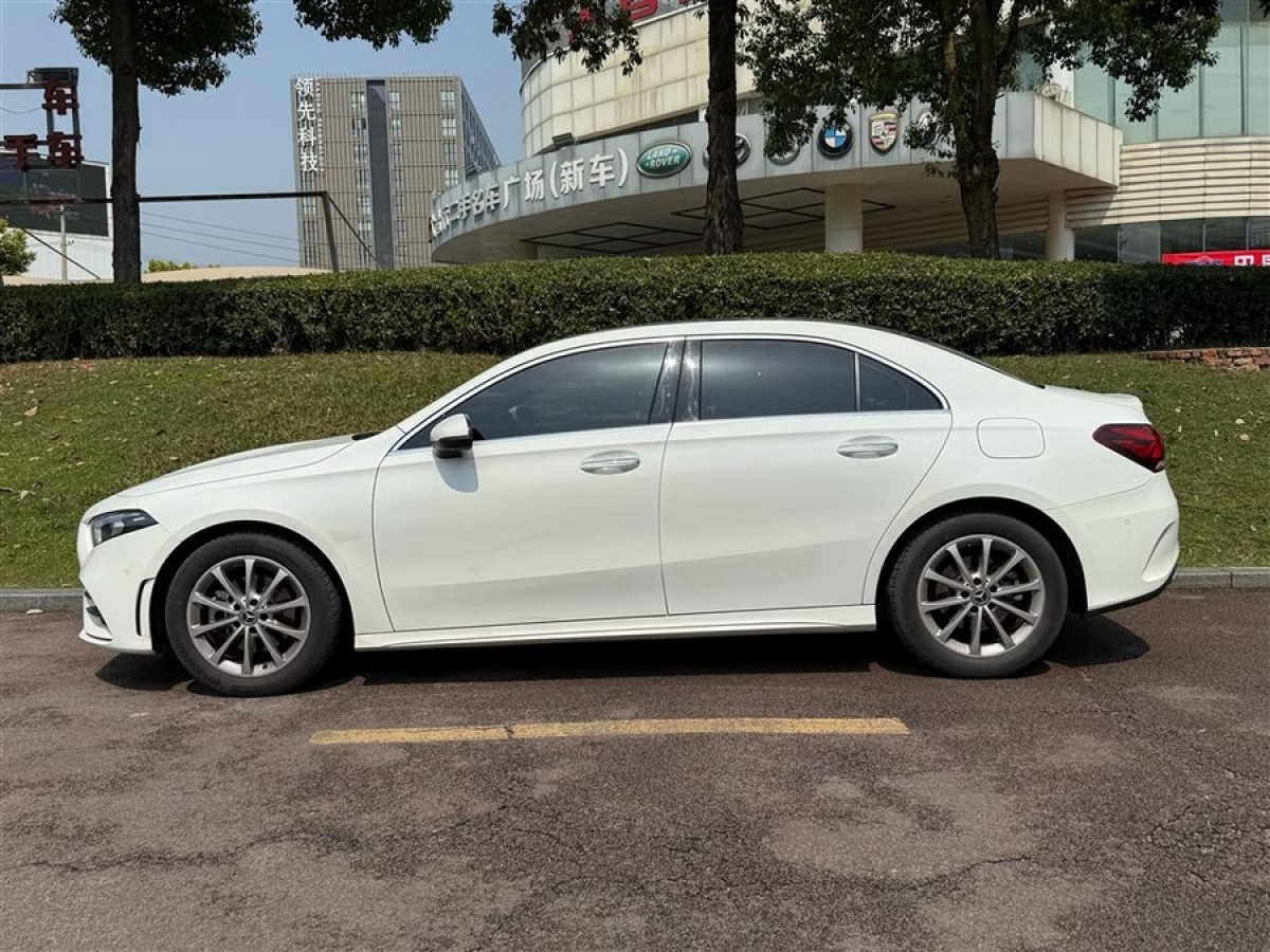 奔馳 奔馳A級  2021款 A 200 L 運動轎車時尚型圖片