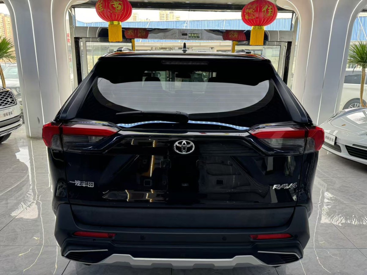 豐田 RAV4  2018款 榮放 2.0L CVT兩驅(qū)都市版圖片